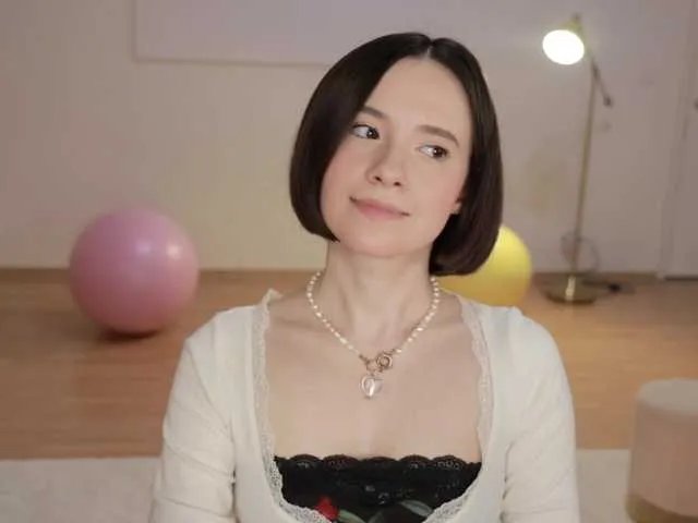 Freechat -FemaleEssence- on BongaCams