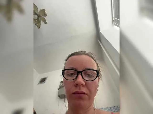 Freechat Alenushka888 on BongaCams