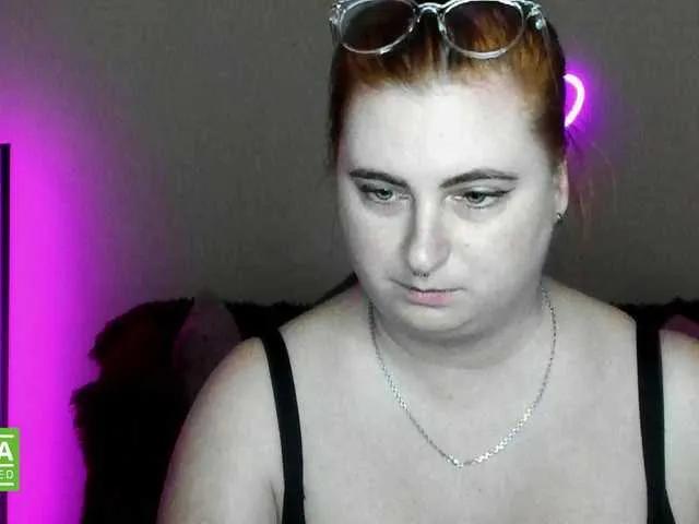 Freechat Aliciaredluv on BongaCams