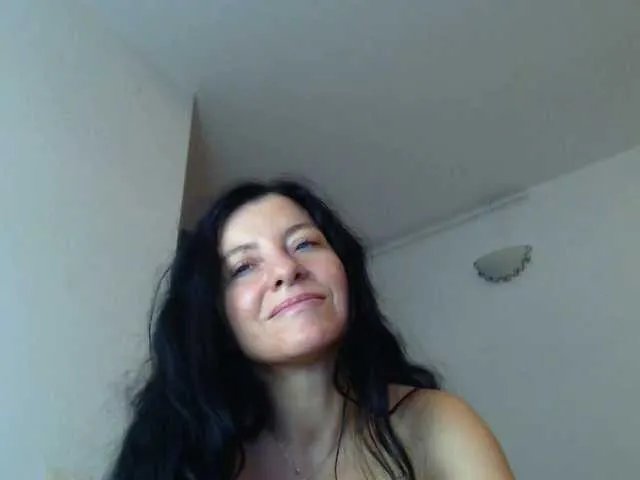Freechat blueyesbaby on BongaCams