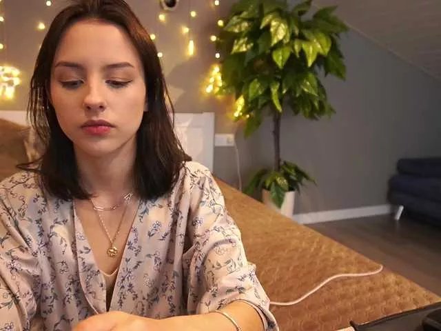 Freechat DiamoLips on BongaCams