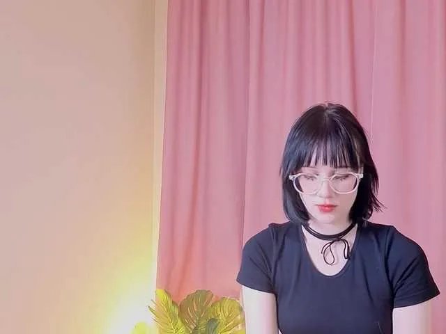 Freechat iwanturcarrot on BongaCams