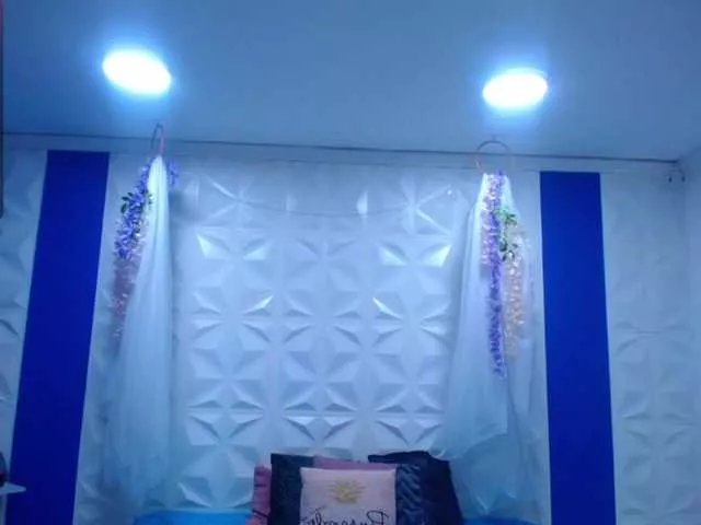 Freechat misshoney1 on BongaCams