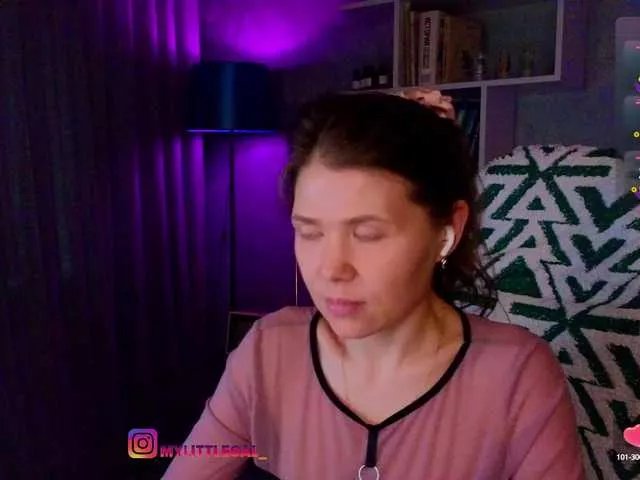 Freechat MyLittlegi on BongaCams