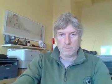 Freechat 22esserre on Chaturbate