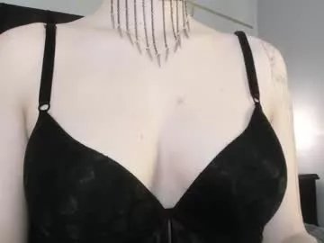 Freechat adeelinee on Chaturbate