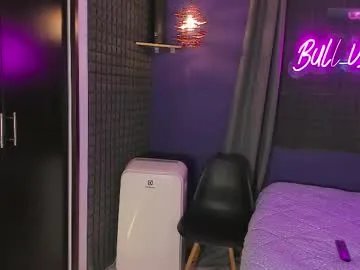 Freechat bull_vixen2001 on Chaturbate