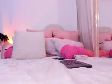 Freechat heidimountain on Chaturbate