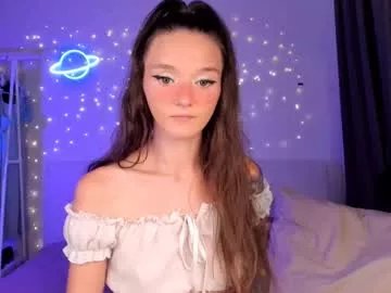 Freechat hottiesteverly on Chaturbate