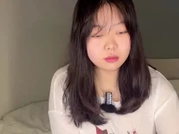 Freechat kittenfishing on Chaturbate