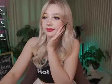 Freechat laurawifeness on Chaturbate