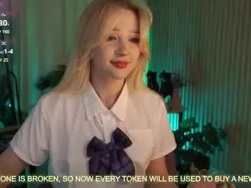 Freechat laurawifeness on Chaturbate