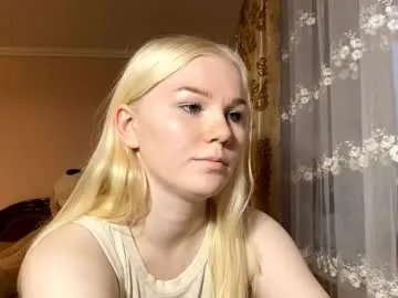 Freechat lindabreines on Chaturbate