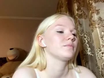 Freechat lindabreines on Chaturbate