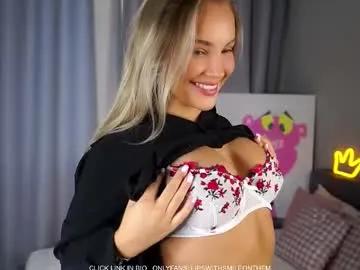 Private lipswithsmileonthem on Chaturbate