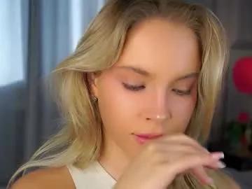 Private lipswithsmileonthem on Chaturbate