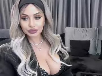 Freechat lovelyblondyxxx on Chaturbate
