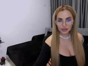 Freechat lovelyblondyxxx on Chaturbate