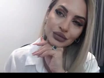 Freechat lovelyblondyxxx on Chaturbate