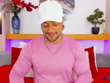 Freechat mike_estevess on Chaturbate