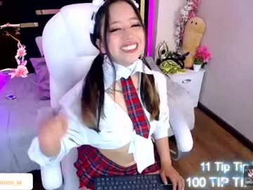 Freechat moon_water__ on Chaturbate