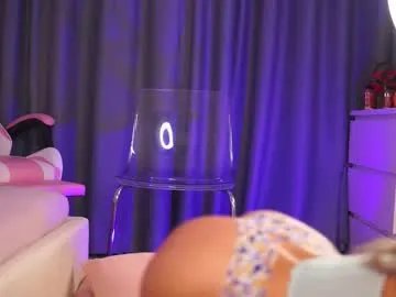 Freechat nyrobinova on Chaturbate