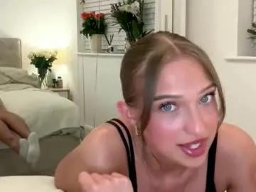 Freechat rosebella_ on Chaturbate