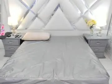 Freechat selenareyess on Chaturbate