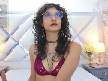 Freechat selenareyess on Chaturbate