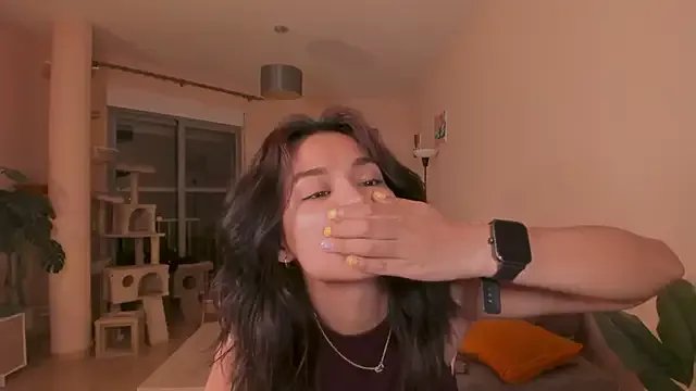 Freechat Adriennesexxx on StripChat