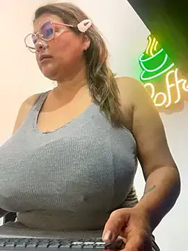 Freechat AlexxiaaMat on StripChat