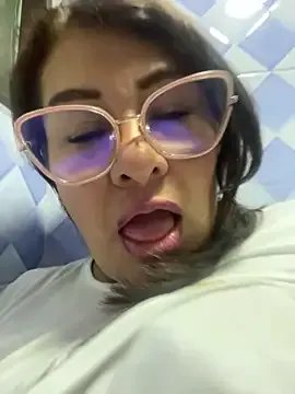 Freechat AlexxiaaMat on StripChat