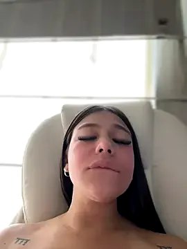 Freechat Alyshanon18 on StripChat