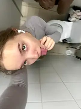 Freechat bambi_lu on StripChat