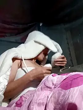 Freechat blonde_blg on StripChat