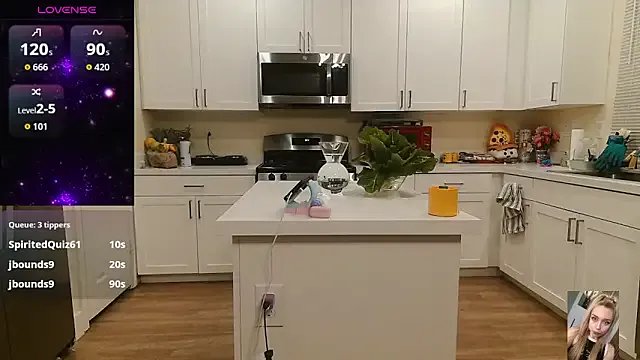 Freechat Blondiewithanass on StripChat