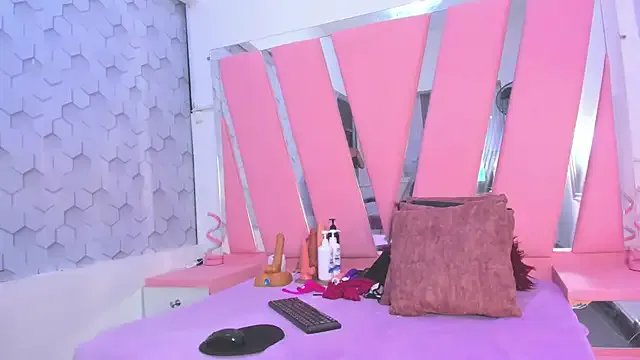 Freechat Brithanyslim on StripChat