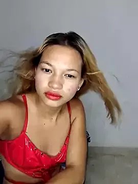 Freechat carolanyi on StripChat