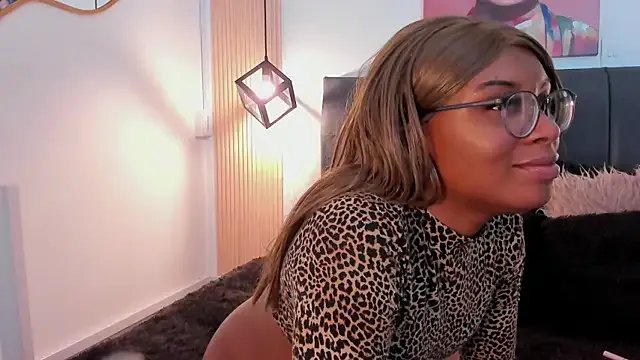 Freechat Coco_joness on StripChat