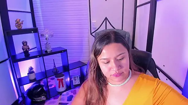 Freechat ElaBourn_ on StripChat