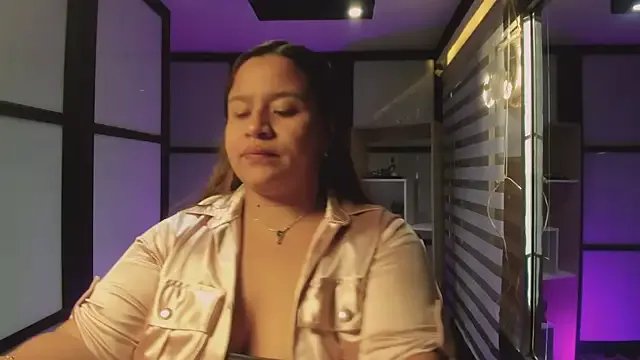 Freechat ElaBourn_ on StripChat