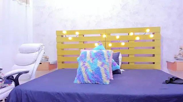 Freechat elena_mature on StripChat