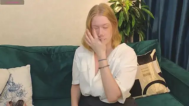 Freechat ElzaHart on StripChat