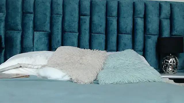 Emma_Foxi on StripChat 