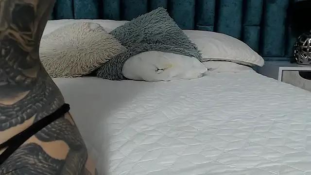 Emma_Foxi on StripChat 