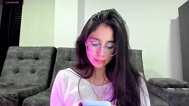 Freechat emmadiaz1 on StripChat