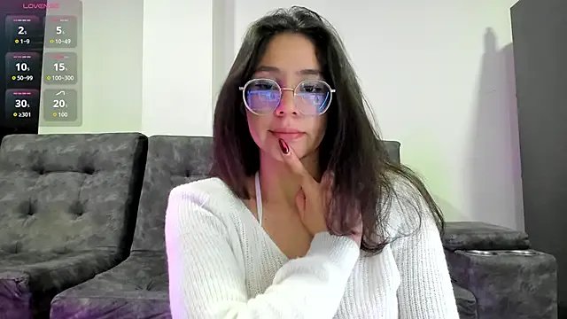 Freechat emmadiaz1 on StripChat