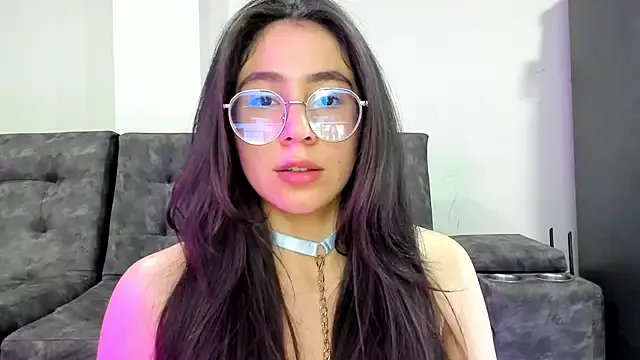 Freechat emmadiaz1 on StripChat