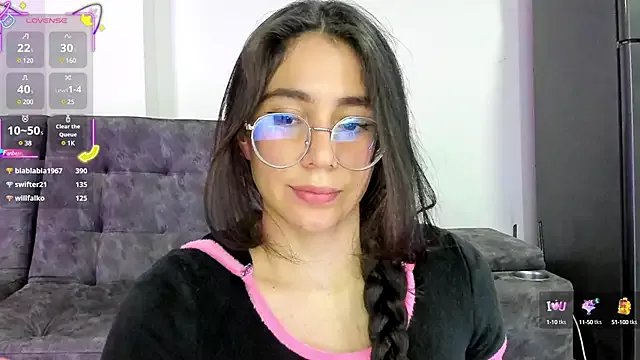 Freechat emmadiaz1 on StripChat