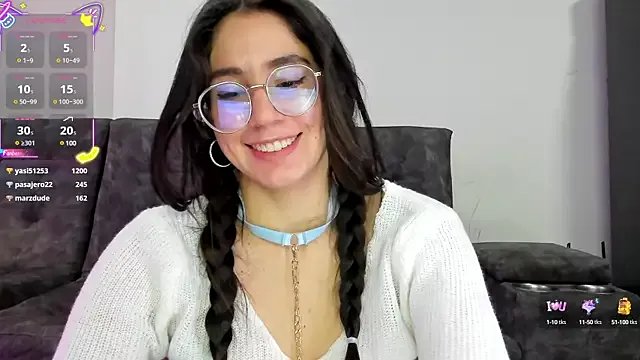 Freechat emmadiaz1 on StripChat